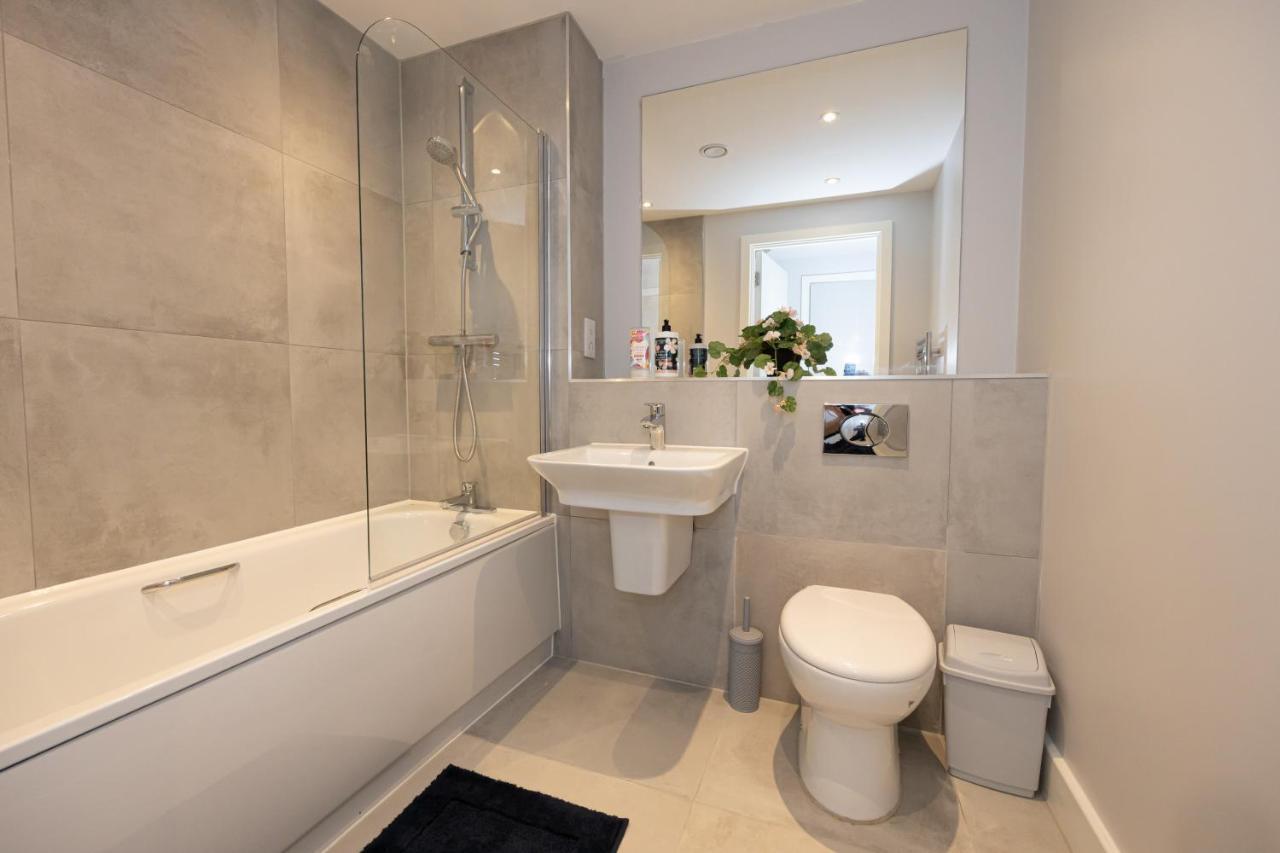 Contemporary 3 Bedrooms Apartment Manchester City 외부 사진