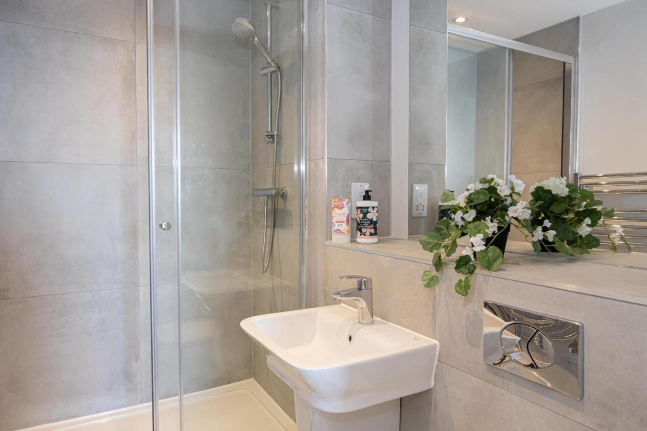 Contemporary 3 Bedrooms Apartment Manchester City 외부 사진